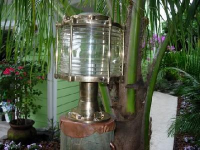 XL Pedestal Light